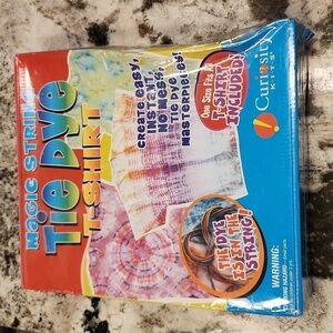 Magic string tie dye t-shirt kit new but box has smashed part see pics